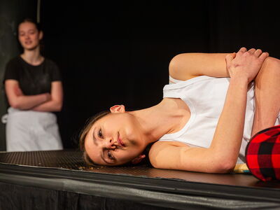 Szenenbild aus "Sinn" im Theater am Markt in Eisenach