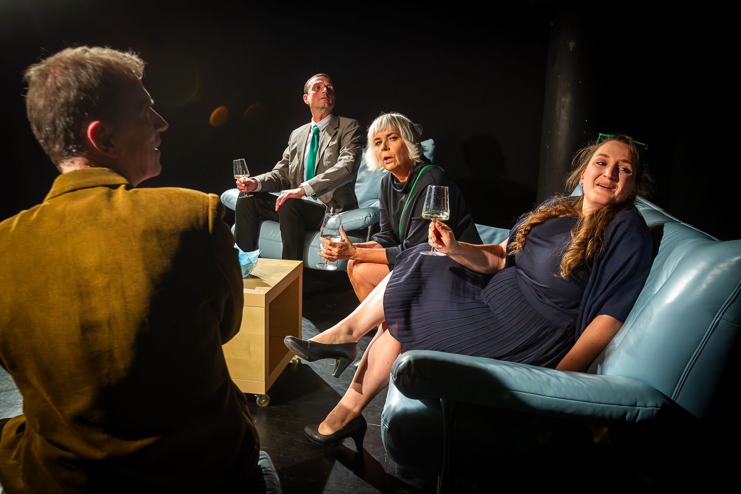 Szenenbild aus "Drei mal Leben" im Theater am Markt in Eisenach