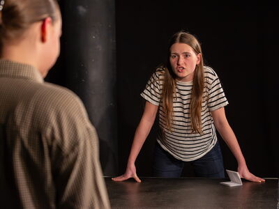 Szenenbild aus "Sinn" im Theater am Markt in Eisenach