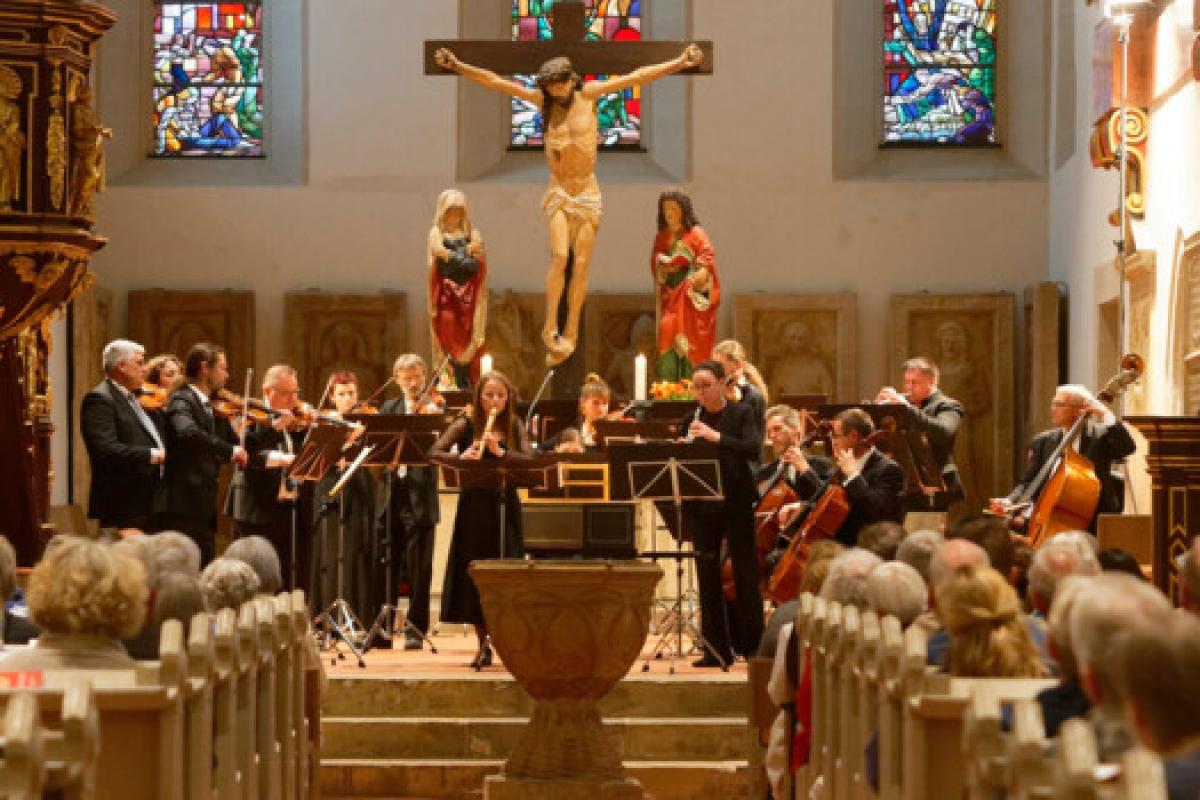 Bild zur Veranstaltung: 8. Sinfonisches Wochenende - „Chanson d’amour – Eine musikalische Liebeserklärung“ - Auftaktkonzert des Sinfonischen Wochenendes